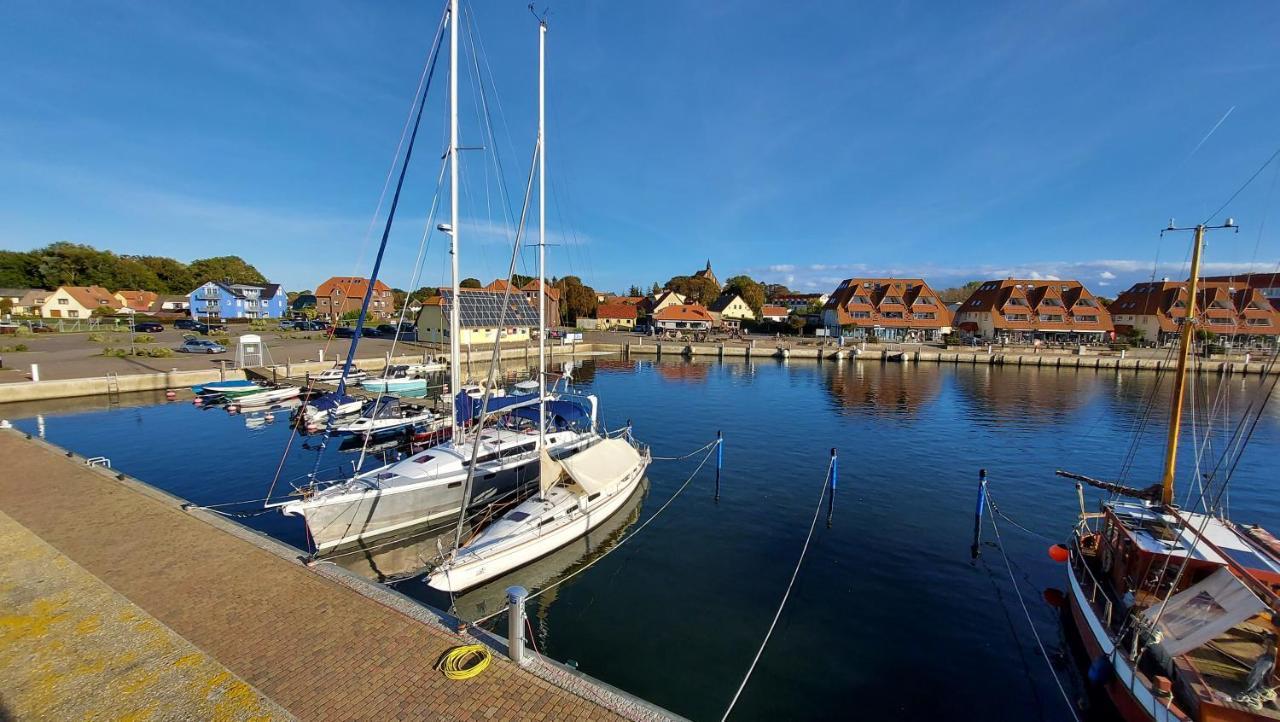 Ferienwohnung Im Uhlenhuus Wiek auf Ruegen Exterior photo