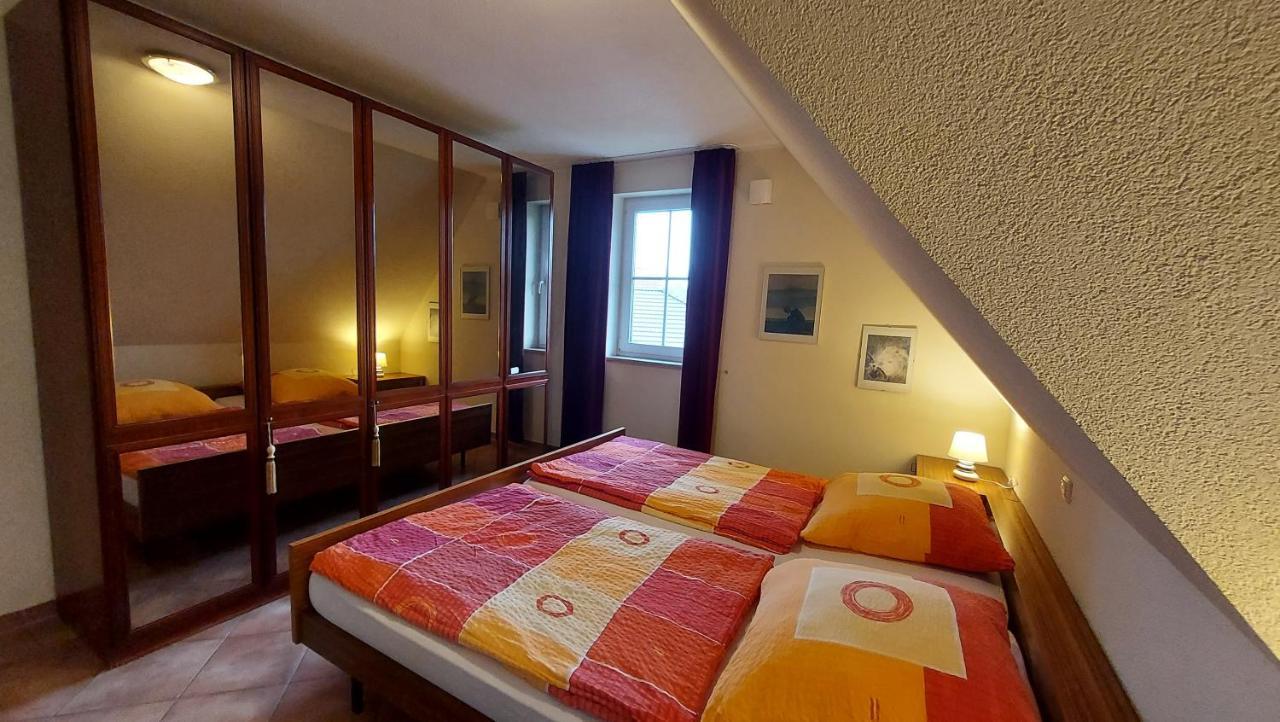 Ferienwohnung Im Uhlenhuus Wiek auf Ruegen Exterior photo
