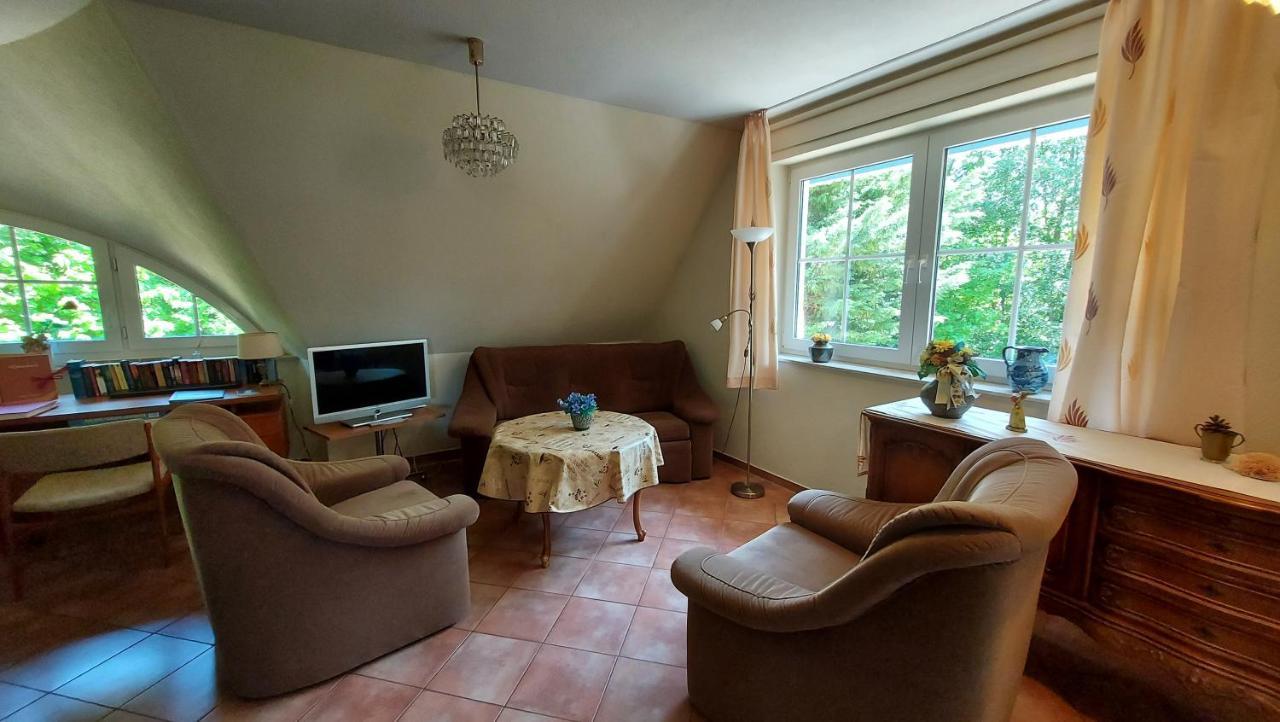 Ferienwohnung Im Uhlenhuus Wiek auf Ruegen Exterior photo